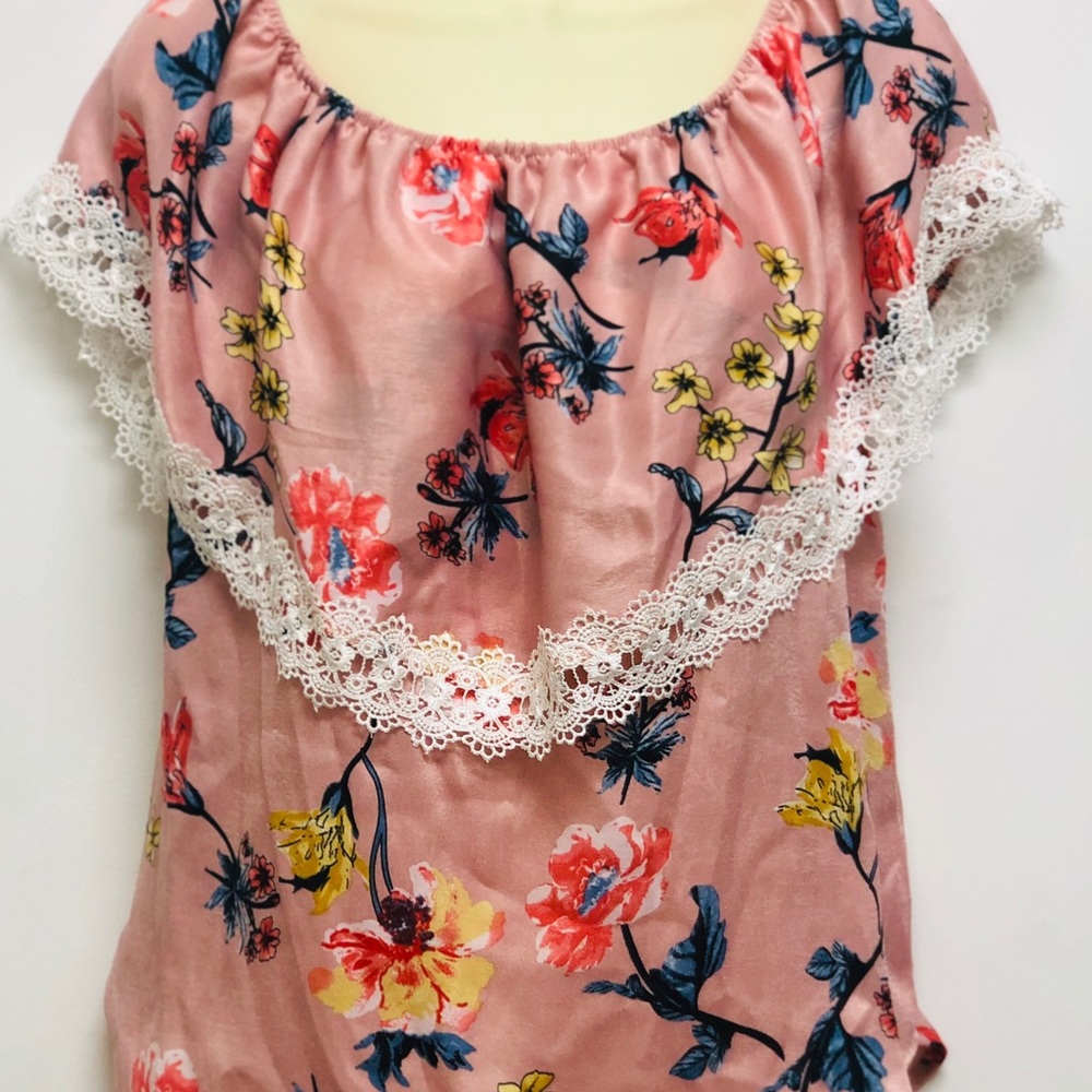Kary’s blouse pink with flowers Medium size